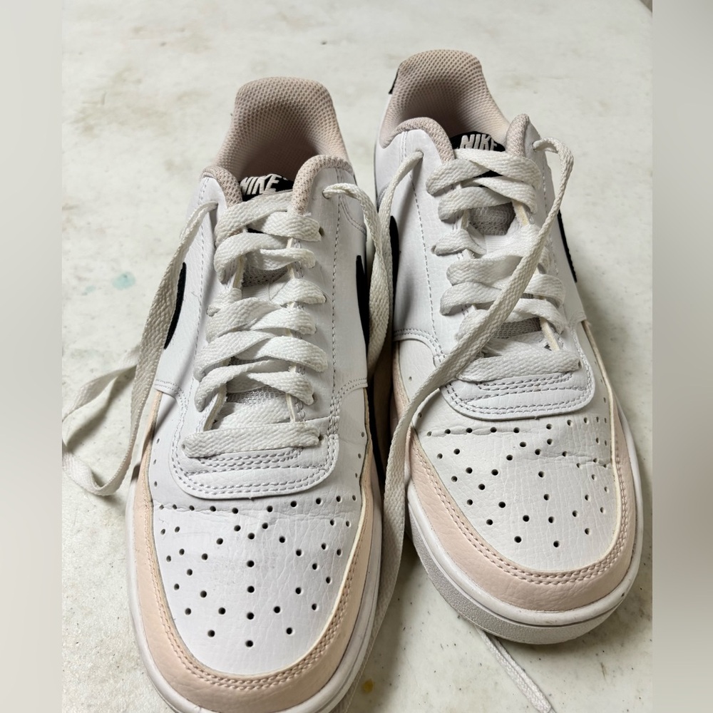Nike White and Light Pink Athletic Shoes